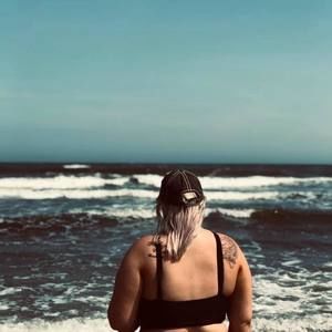 Meet your Posher, Caitlin